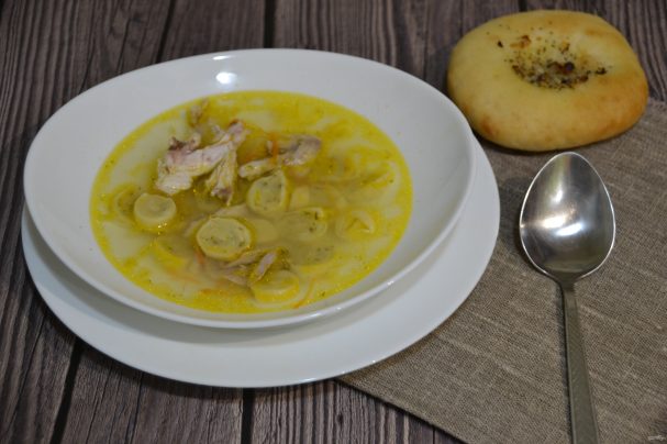 Куриный суп с чесночными галушками