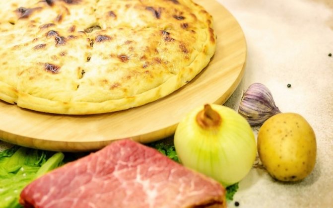 Осетинский пирог с картофелем и мясом фото