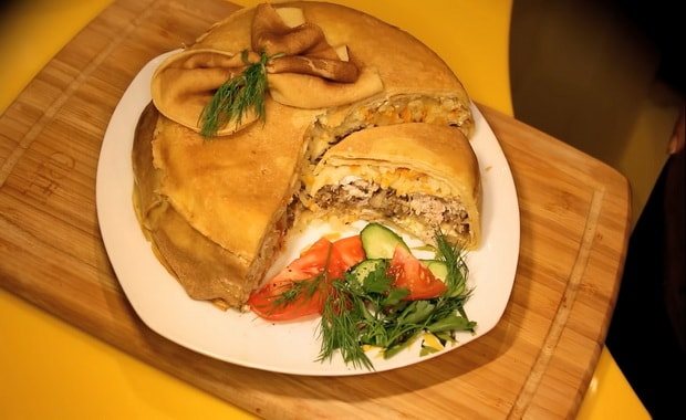Пошаговый рецепт курника из блинов с курицей и грибами с фото