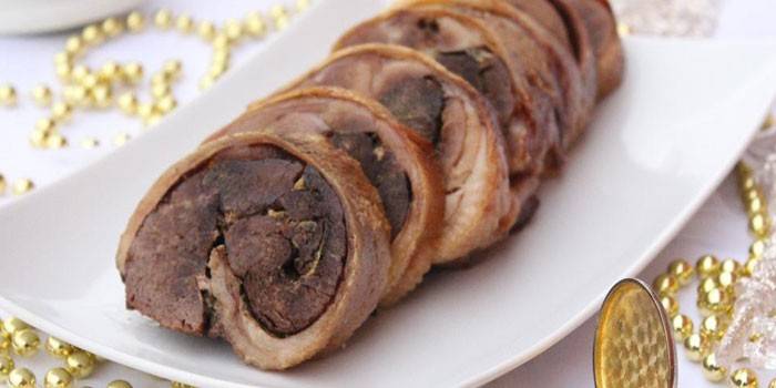 Рулет из говяжьего рубца