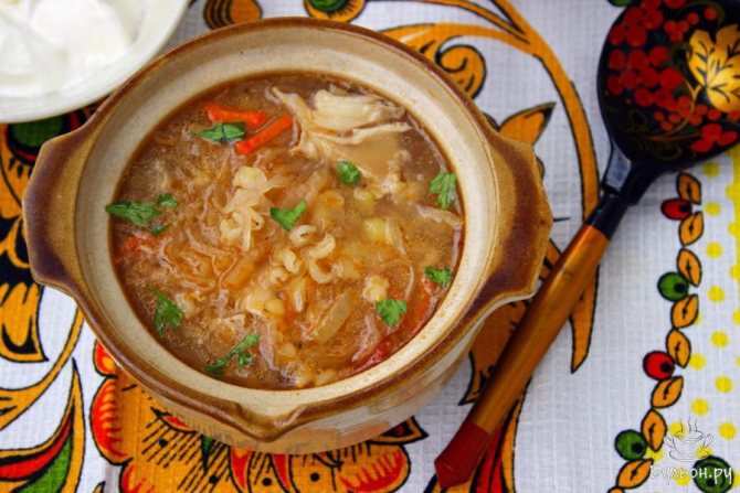 Щи с квашенной капустой и перловкой