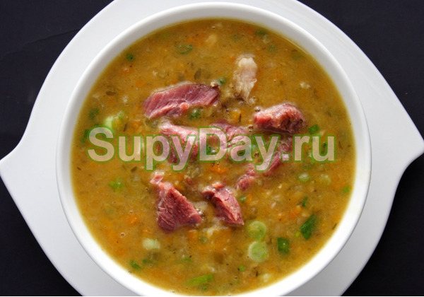 Сытный суп из свиной рульки